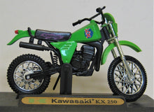 Indlæs billede til gallerivisning Kawasaki KX 250. Maisto 1:18
