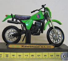 Indlæs billede til gallerivisning Kawasaki KX 250. Maisto 1:18
