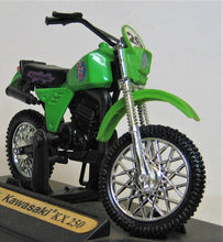 Indlæs billede til gallerivisning Kawasaki KX 250. Maisto 1:18
