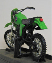 Indlæs billede til gallerivisning Kawasaki KX 250. Maisto 1:18
