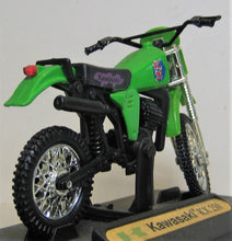 Indlæs billede til gallerivisning Kawasaki KX 250. Maisto 1:18
