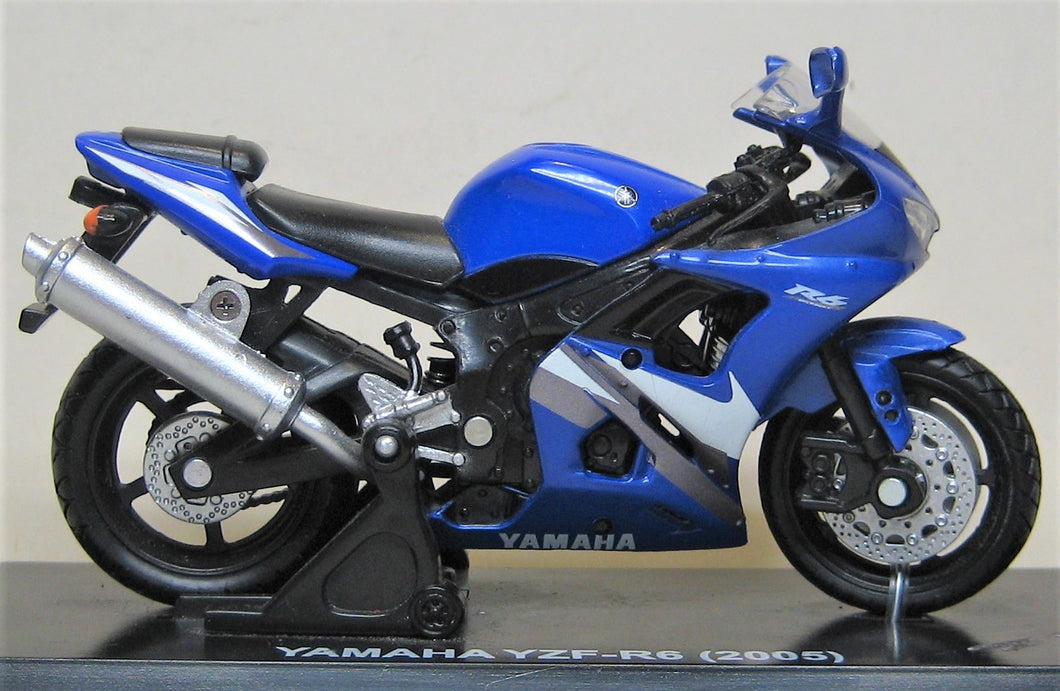 Yamaha YZF-R6, 2005. NewRay 1:18