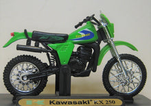 Indlæs billede til gallerivisning Kawasaki KX 250. 1974. Maisto 1:18
