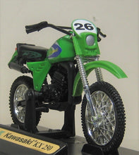 Indlæs billede til gallerivisning Kawasaki KX 250. 1974. Maisto 1:18
