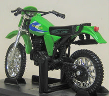 Indlæs billede til gallerivisning Kawasaki KX 250. 1974. Maisto 1:18
