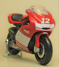 Indlæs billede til gallerivisning Ducati Desmosedici RR. 2004. Troy Bayliss. Maisto 1:18
