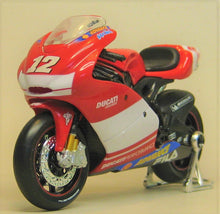 Indlæs billede til gallerivisning Ducati Desmosedici RR. 2004. Troy Bayliss. Maisto 1:18
