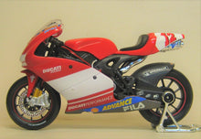 Indlæs billede til gallerivisning Ducati Desmosedici RR. 2004. Troy Bayliss. Maisto 1:18
