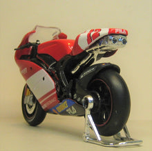 Indlæs billede til gallerivisning Ducati Desmosedici RR. 2004. Troy Bayliss. Maisto 1:18
