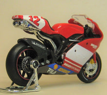 Indlæs billede til gallerivisning Ducati Desmosedici RR. 2004. Troy Bayliss. Maisto 1:18
