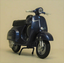 Indlæs billede til gallerivisning Vespa scooter. Maisto 1:18
