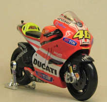 Indlæs billede til gallerivisning Ducati Desmosedici. 2011. Maisto 1:18
