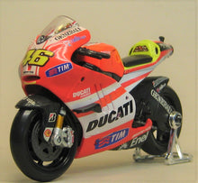 Indlæs billede til gallerivisning Ducati Desmosedici. 2011. Maisto 1:18
