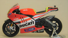 Indlæs billede til gallerivisning Ducati Desmosedici. 2011. Maisto 1:18
