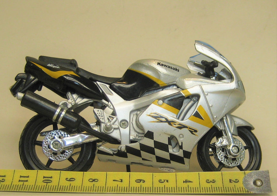 Kawasaki ZX-R Ninja. Bburago 1:18