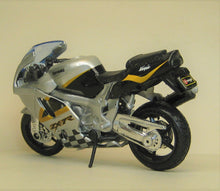 Indlæs billede til gallerivisning Kawasaki ZX-R Ninja. Bburago 1:18
