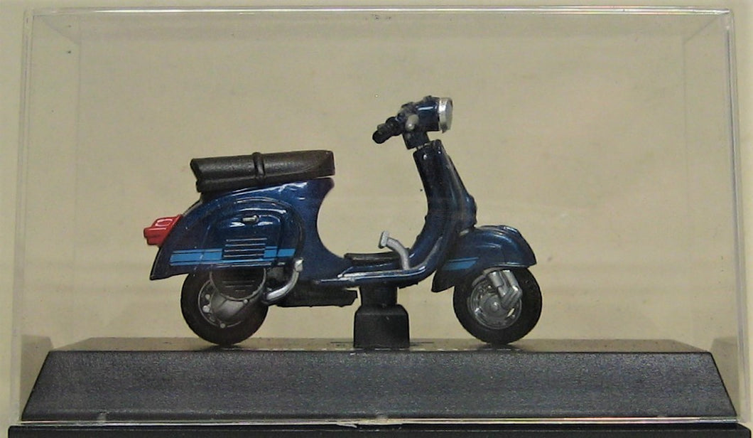 Vespa 125 ET3. 1976. NewRay 1:32