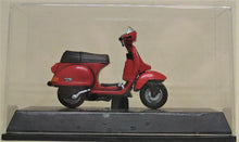 Indlæs billede til gallerivisning Vespa 125 TS Pole Position. 1985. NewRay 1:32
