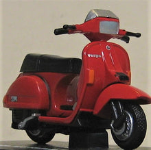 Indlæs billede til gallerivisning Vespa 125 TS Pole Position. 1985. NewRay 1:32
