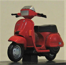 Indlæs billede til gallerivisning Vespa 125 TS Pole Position. 1985. NewRay 1:32
