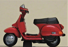 Indlæs billede til gallerivisning Vespa 125 TS Pole Position. 1985. NewRay 1:32
