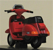 Indlæs billede til gallerivisning Vespa 125 TS Pole Position. 1985. NewRay 1:32
