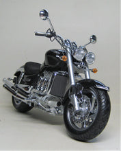 Indlæs billede til gallerivisning Triumph Rocket III. 2004. Minichamps 1:12
