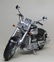 Indlæs billede til gallerivisning Triumph Rocket III. 2004. Minichamps 1:12
