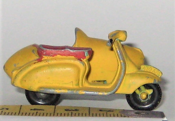 Lambretta TV175. Scooter m sidevogn. Lesney 1:32