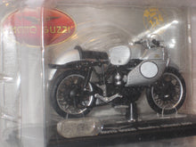 Indlæs billede til gallerivisning Moto Guzzi Quattro Cilindri 500. 1953. Hachette
