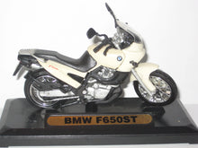 Indlæs billede til gallerivisning BMW F650ST. MotorMax 1:18
