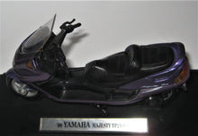 Indlæs billede til gallerivisning Yamaha Majesty YP250DX. Welly 1:18
