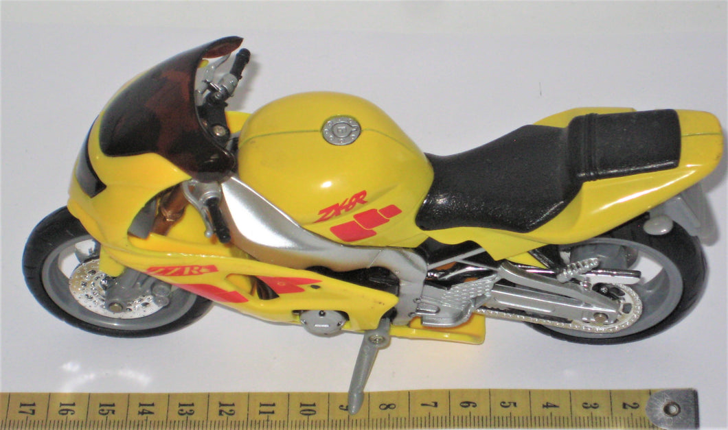 Kawasaki ZX-8R. Halsall 1:12