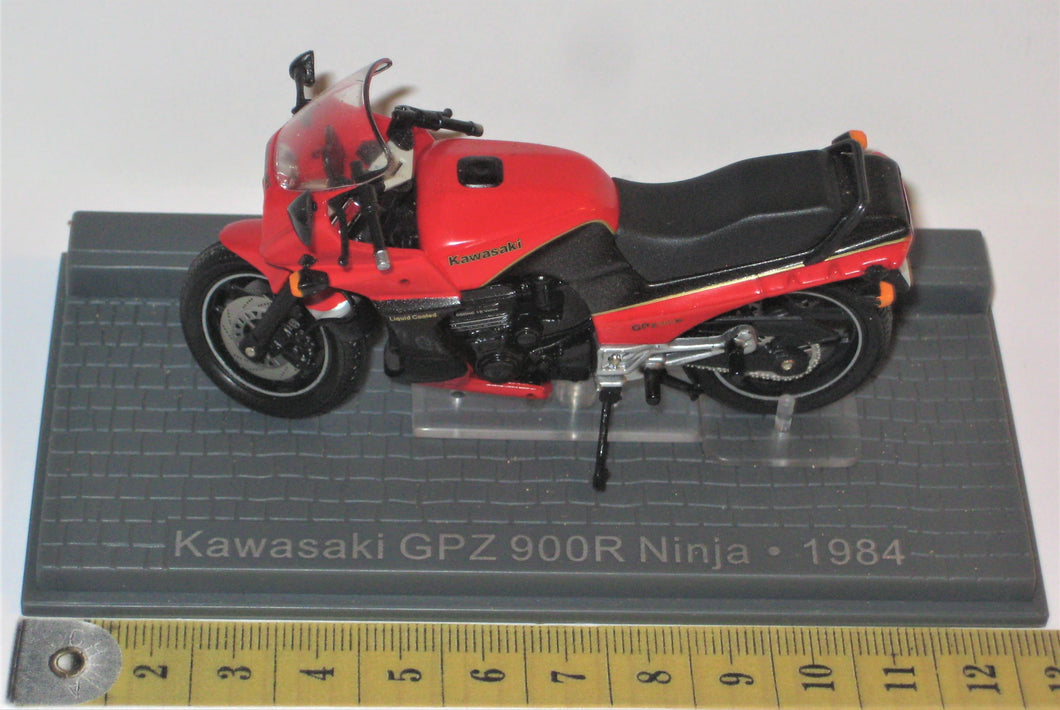 Kawasaki GPZ 900 R Ninja. 1984. IXO/Atlas 1:24