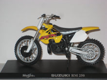 Indlæs billede til gallerivisning Suzuki RM250. Maisto 1:18
