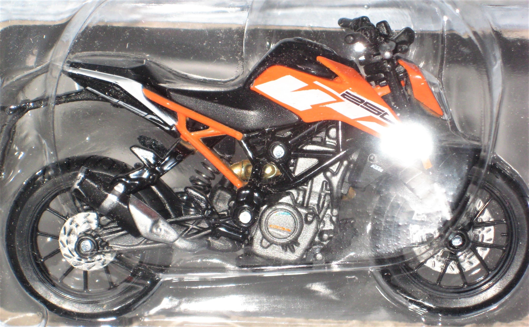 Moto KTM 250 DUKE 1/18