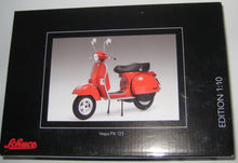 Indlæs billede til gallerivisning Vespa PX125. 1977. Schuco 1:10
