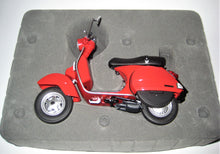 Indlæs billede til gallerivisning Vespa PX125. 1977. Schuco 1:10
