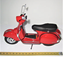 Indlæs billede til gallerivisning Vespa PX125. 1977. Schuco 1:10
