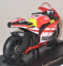 Indlæs billede til gallerivisning Ducati Desmosedici. 2011. Grani &amp; Partners 1:24
