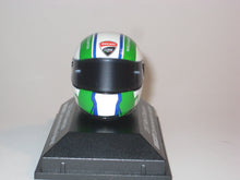 Indlæs billede til gallerivisning Hjelm 2007 World Champion. Ducati Commemorative Helmet. Grani &amp; Partners 1:8
