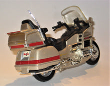 Indlæs billede til gallerivisning Honda Goldwing. Maisto 1:18.
