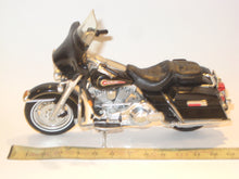 Indlæs billede til gallerivisning Harley Davidson FLHT Electra Glide Standard. Maisto 1:18
