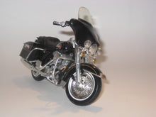 Indlæs billede til gallerivisning Harley Davidson FLHT Electra Glide Standard. Maisto 1:18
