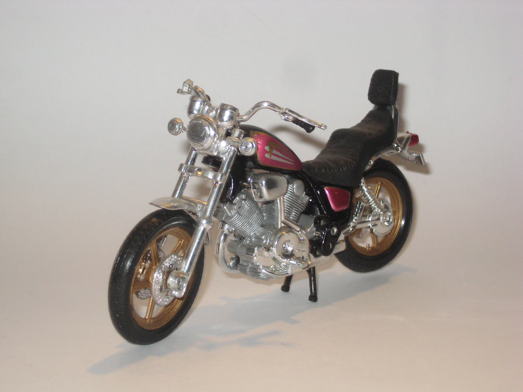 Yamaha XV1000 Virago. Maisto 1:18