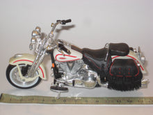 Indlæs billede til gallerivisning Harley Davidson. FLTG Heritage Springer. Maisto 1:18
