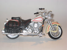 Indlæs billede til gallerivisning Harley Davidson. FLTG Heritage Springer. Maisto 1:18
