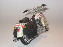 Indlæs billede til gallerivisning Harley Davidson. FLTG Heritage Springer. Maisto 1:18
