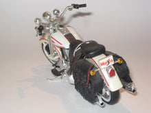 Indlæs billede til gallerivisning Harley Davidson. FLTG Heritage Springer. Maisto 1:18
