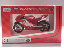 Indlæs billede til gallerivisning Ducati Desmosedici. No. 1. Casey Stoner. Maisto 1:18
